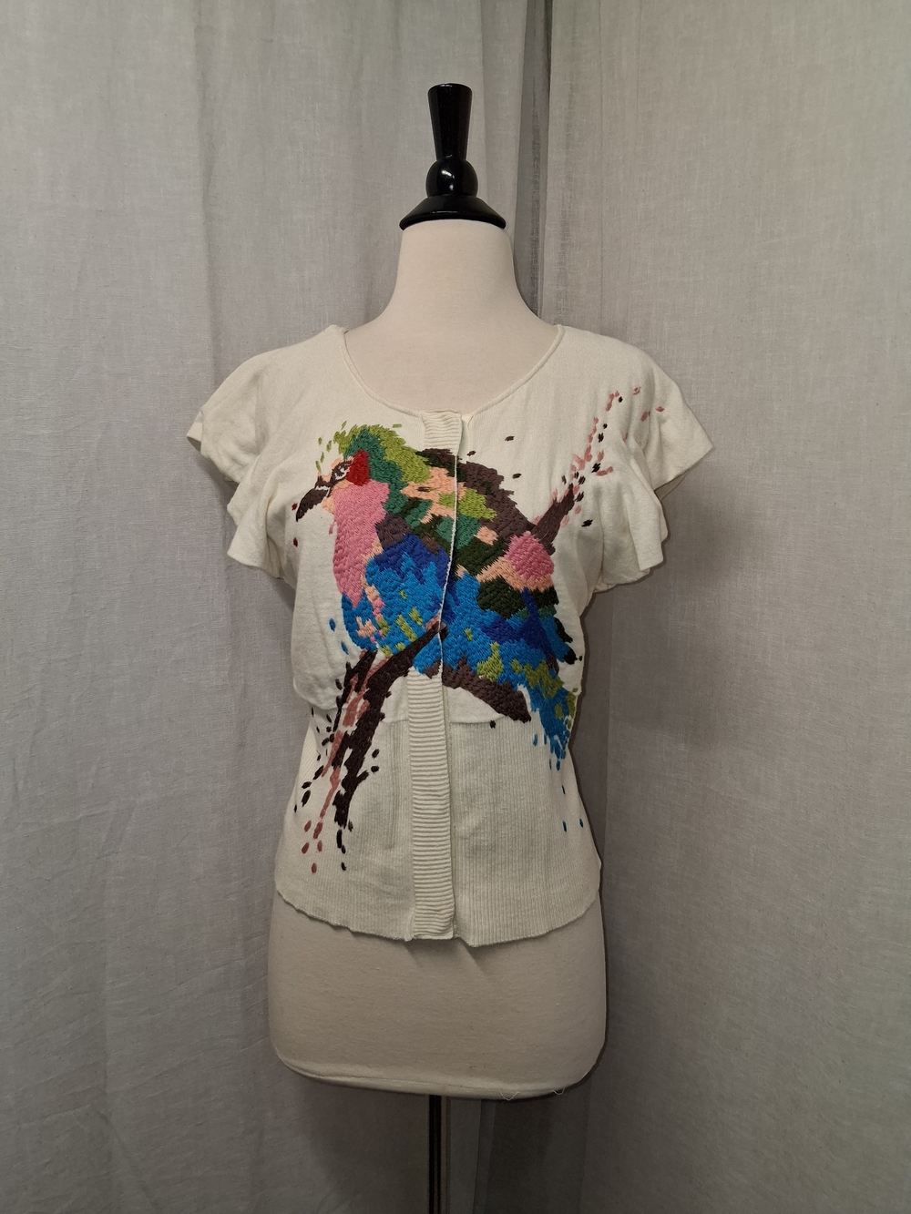 Cream Knit Short-Sleeve Top with Colorful Embroidered Bird